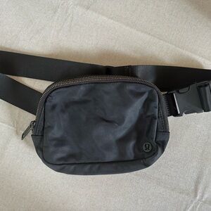 Lululemon Everywhere Belt Bag